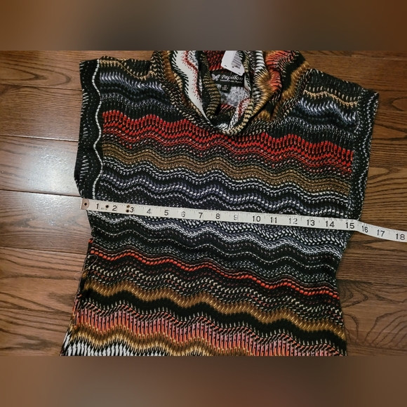 Papillon Top, NWT, beautiful colours, comfortable. Great for Fall with leggings. - Picture 5 of 9